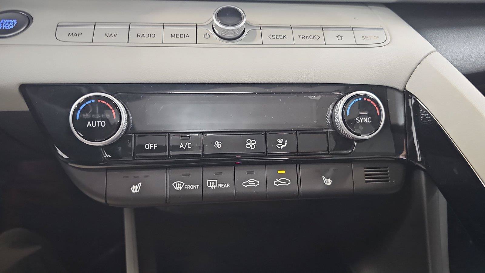Used 2024 Hyundai Elantra Limited FWD image 18