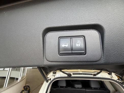 Used 2023 Nissan Rogue SL AWD/4WD image 48