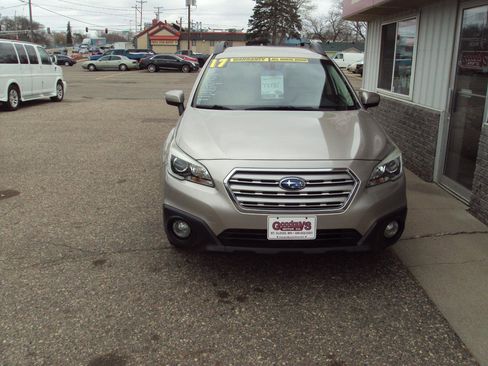 Used 2017 Subaru Outback 2.5i Premium image 3