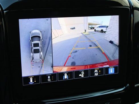 Used 2023 Chevrolet Traverse High Country image 9