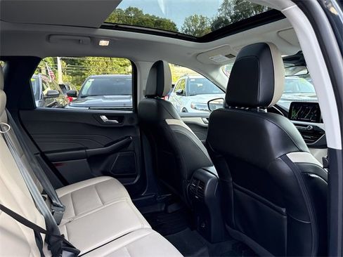 Used 2022 Ford Escape SEL w/ Technology Package image 30