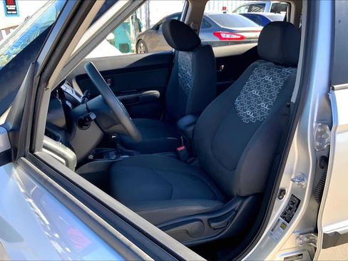 Used 2011 Kia Soul + image 7