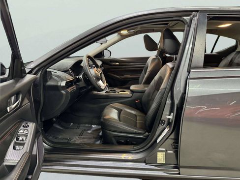Used 2022 Nissan Altima 2.5 SR w/ Midnight Edition Package FWD image 15