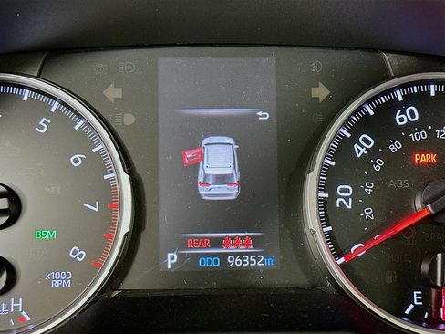 Used 2020 Toyota RAV4 XLE image 19