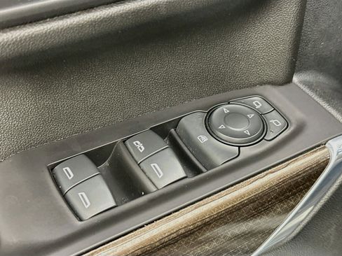 Used 2021 Chevrolet Silverado 1500 LT RWD image 17