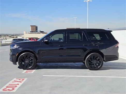 New 2025 Lincoln Navigator Reserve w/ Jet Appearance Package image 4