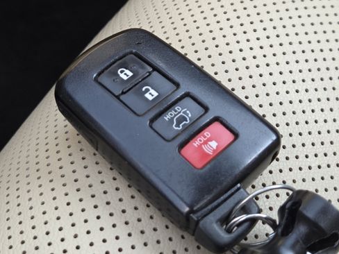Used 2015 Toyota Highlander Limited Platinum AWD/4WD image 33