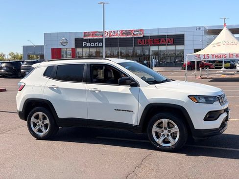 Used 2023 Jeep Compass Latitude AWD/4WD image 8