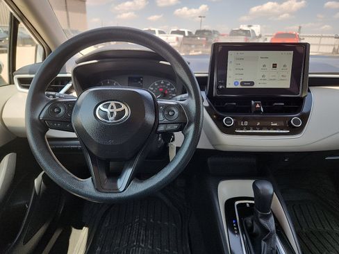 Used 2025 Toyota Corolla LE FWD image 11