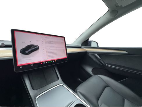 Used 2025 Tesla Model Y Long Range RWD image 40