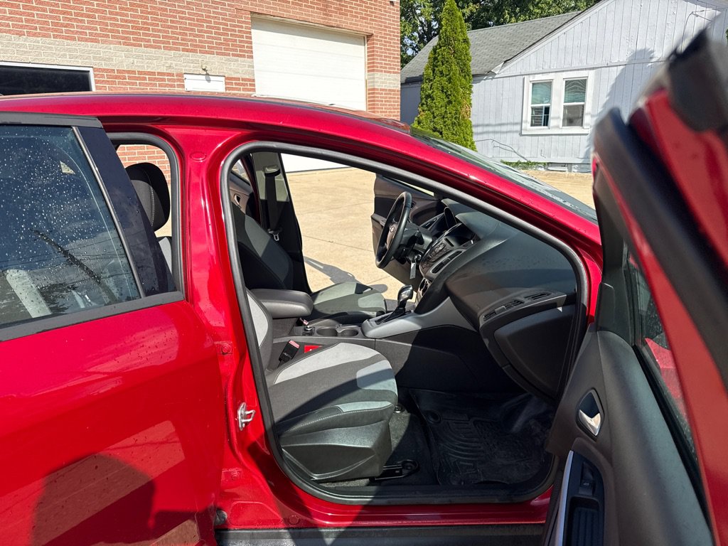 Used 2012 Ford Focus SE FWD image 11