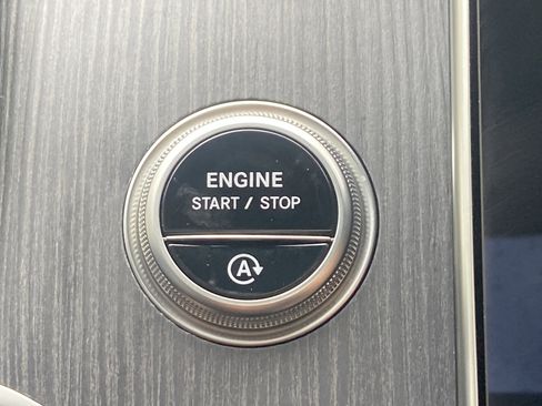 Certified 2025 Mercedes-Benz GLC 300 image 33