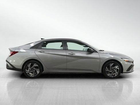 Certified 2025 Hyundai Elantra Sport FWD image 6
