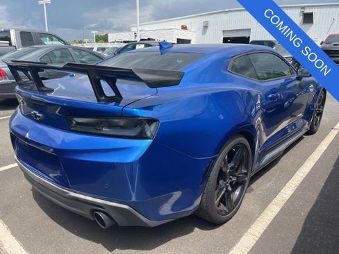 Used 2017 Chevrolet Camaro SS RWD image 3