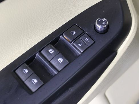 Used 2017 Toyota Highlander XLE FWD image 24