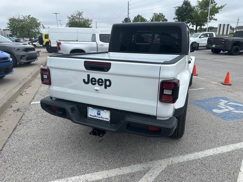 New 2025 Jeep Gladiator Sport image 27
