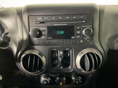 Used 2016 Jeep Wrangler Unlimited Sport image 19