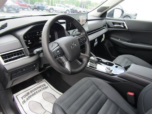 Used 2026 Mitsubishi Outlander SE FWD image 11