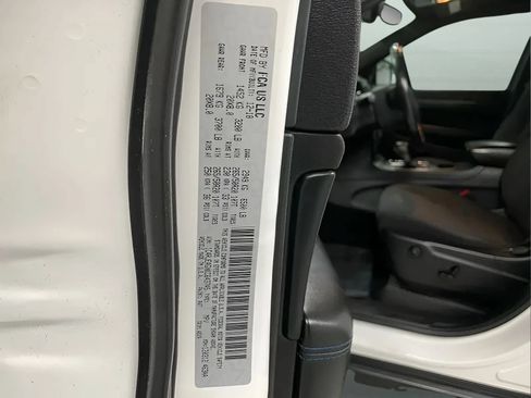 Used 2019 Jeep Grand Cherokee Laredo RWD image 11