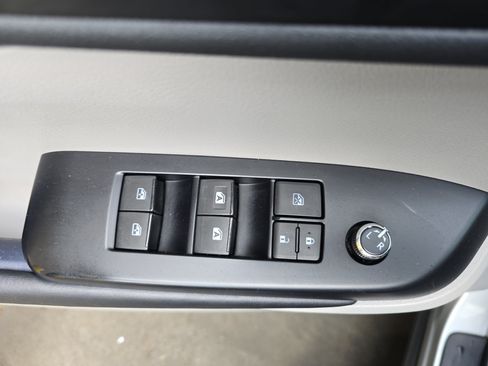 Used 2019 Toyota Highlander XLE AWD/4WD image 29