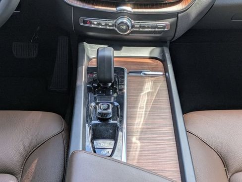 Used 2024 Volvo XC60 B5 Plus AWD/4WD image 17