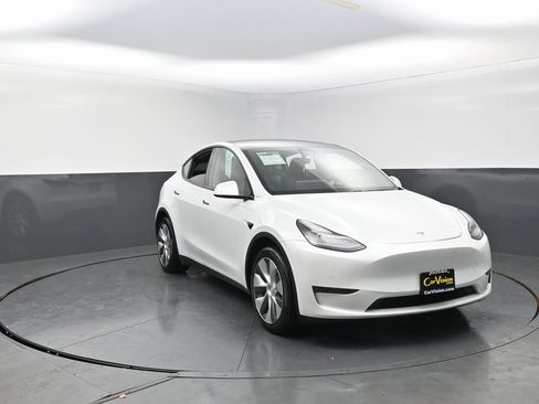 Used 2021 Tesla Model Y Long Range image 3