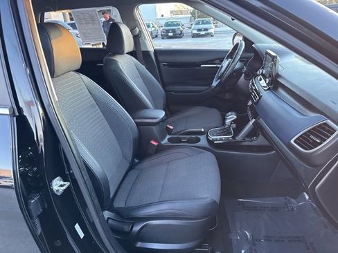 Used 2023 Kia Seltos S image 10