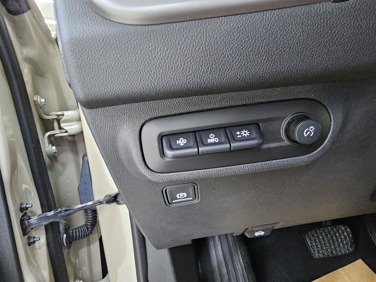 Used 2022 GMC Terrain AT4 w/ Tech Package AWD/4WD image 36