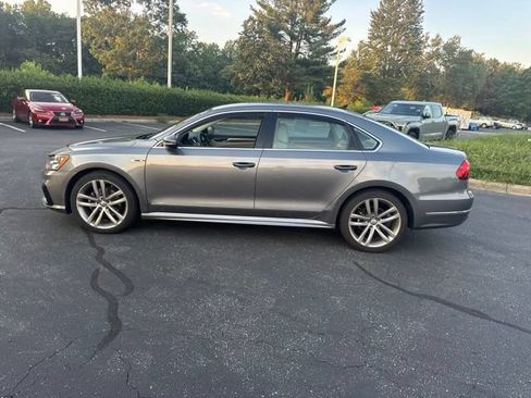Used 2017 Volkswagen Passat 1.8T R-Line FWD image 8