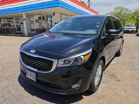 Used 2017 Kia Sedona LX w/ LX Essentials Premium Package FWD image 1