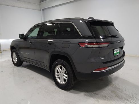 Used 2022 Jeep Grand Cherokee Laredo w/ Luxury Tech Group I AWD/4WD image 5