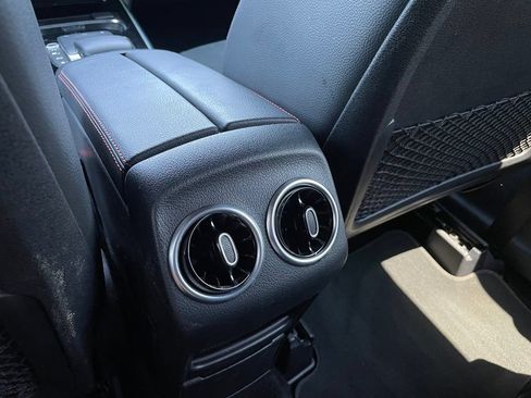 Used 2021 Mercedes-Benz GLB 250 4MATIC image 28