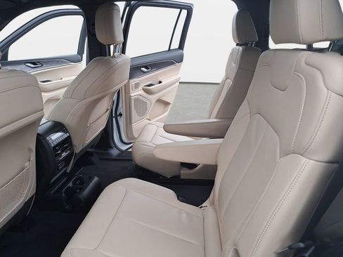 Used 2023 Jeep Grand Cherokee L Limited image 17