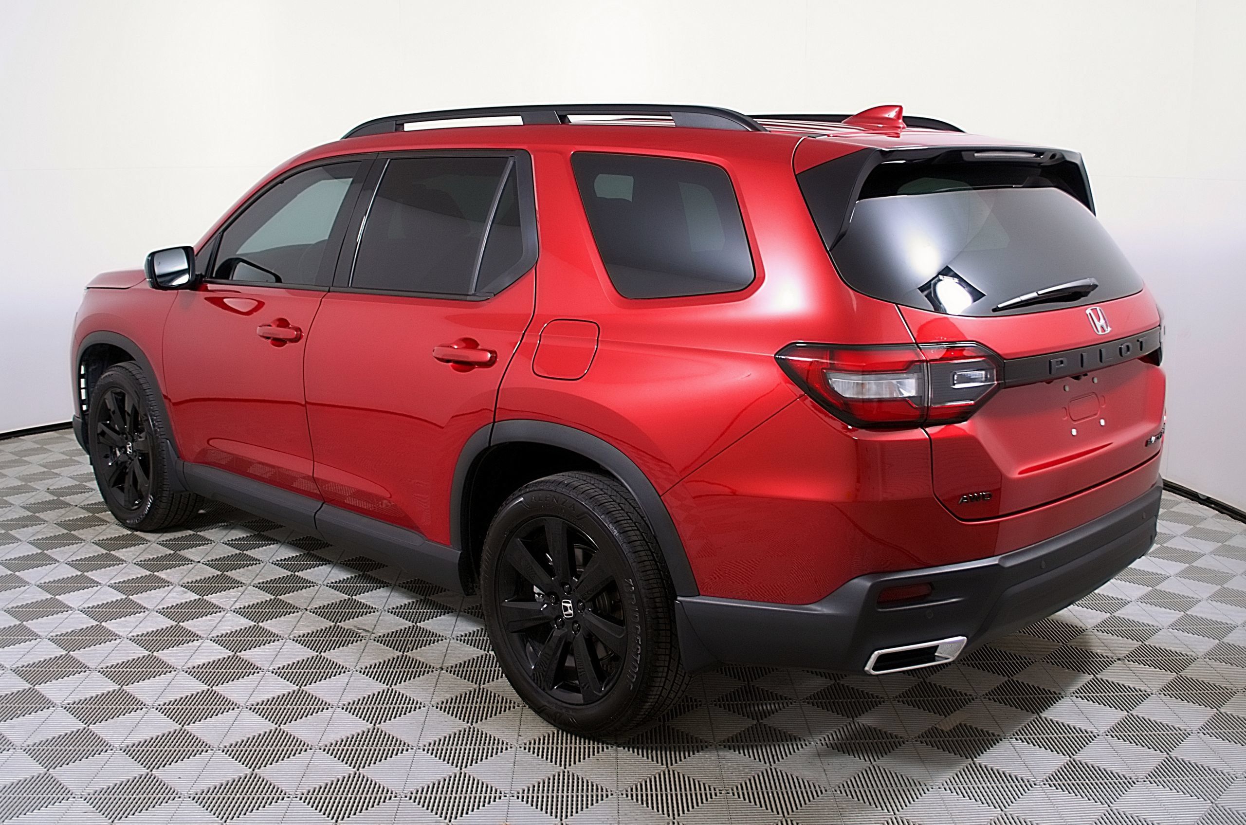 Used 2025 Honda Pilot Black Edition image 9