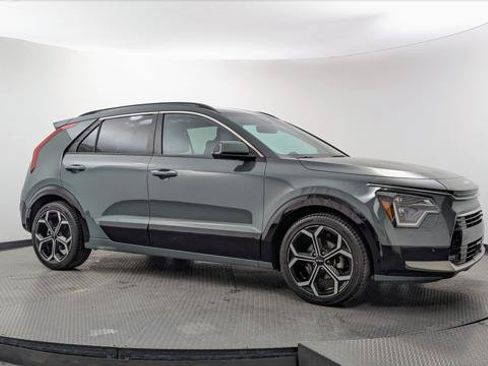 Used 2023 Kia Niro SX Touring FWD image 11
