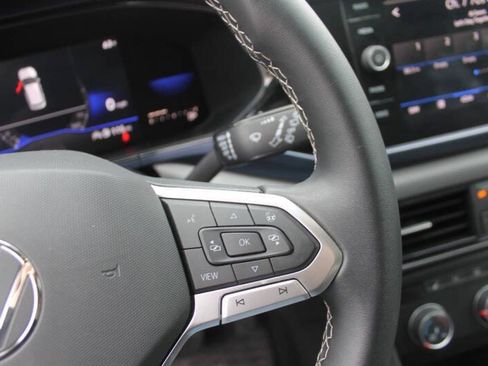 Used 2022 Volkswagen Taos SE w/ Panoramic Sunroof Package image 19