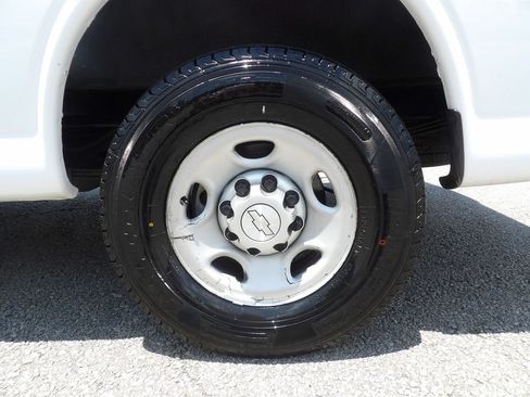 Used 2018 Chevrolet Express 2500 Extended RWD image 49