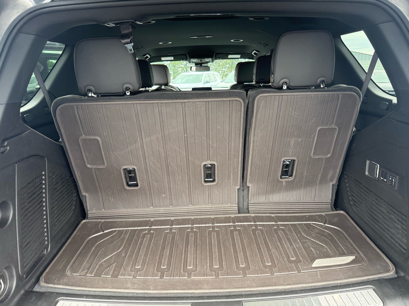 Used 2024 GMC Yukon AT4 AWD/4WD image 15