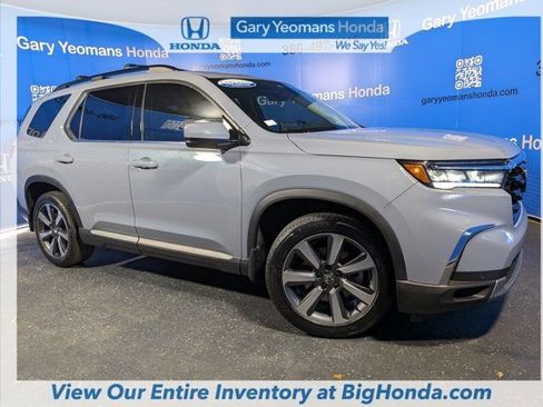 Used 2024 Honda Pilot Touring image 6