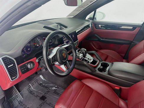Certified 2023 Porsche Cayenne image 4