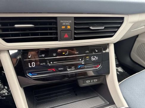 New 2025 Volkswagen Jetta SE FWD image 17