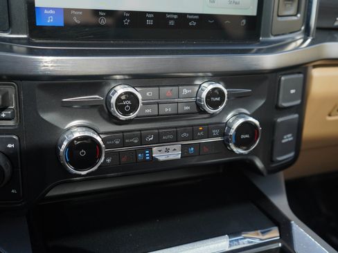 Used 2025 Ford F250 Lariat w/ Black Appearance Package AWD/4WD image 21