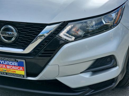 Used 2021 Nissan Rogue Sport S image 32