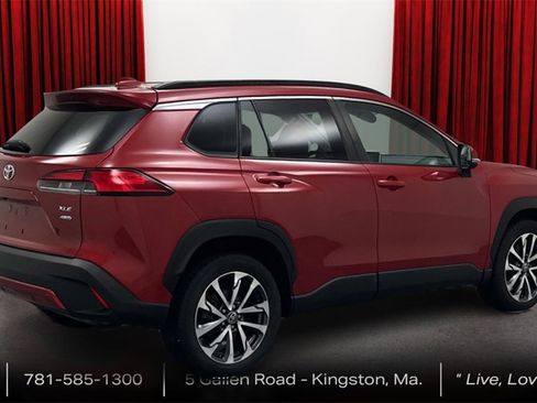 Used 2022 Toyota Corolla Cross XLE image 5