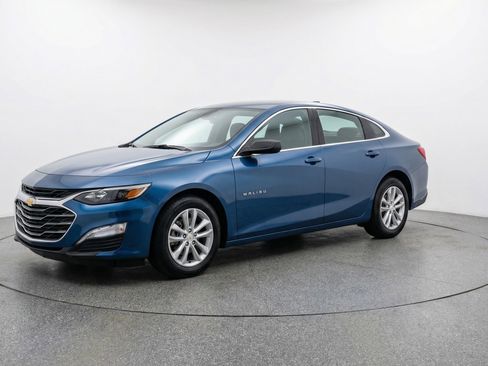 Used 2024 Chevrolet Malibu LT image 3