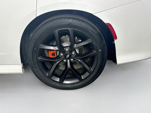 Used 2019 Dodge Charger R/T w/ Blacktop Package RWD image 11