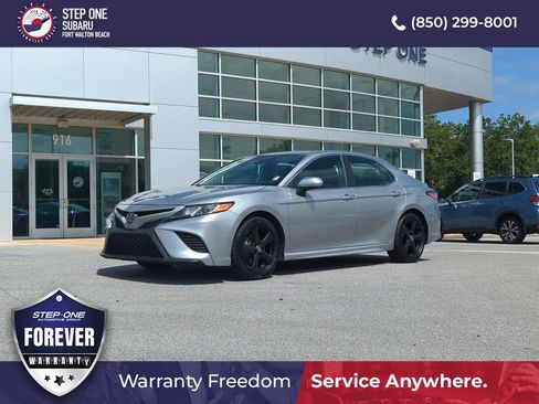 Used 2019 Toyota Camry SE FWD image 1