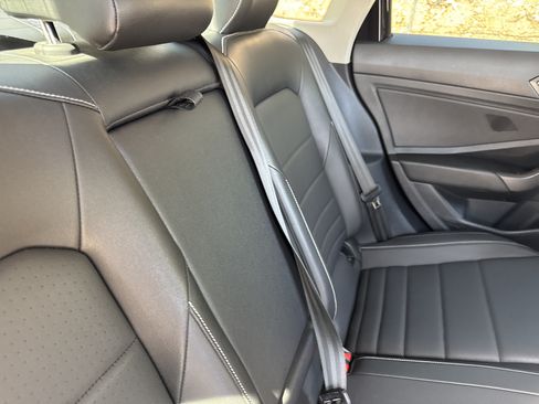 Used 2024 Volkswagen Jetta SE FWD image 14