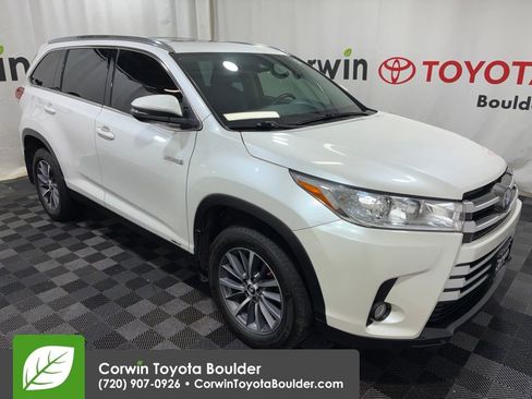 Used 2019 Toyota Highlander XLE w/ Carpet Mat Package (TMS) AWD/4WD image 1