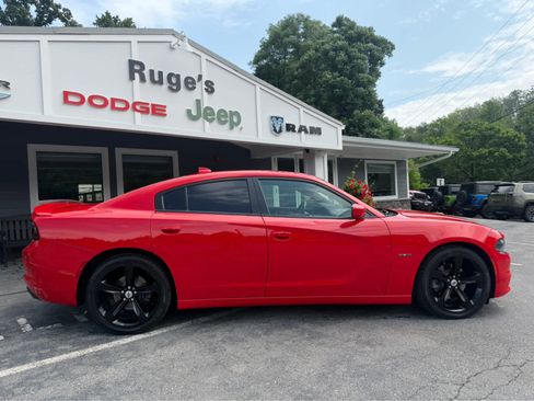 Used 2018 Dodge Charger R/T RWD image 9
